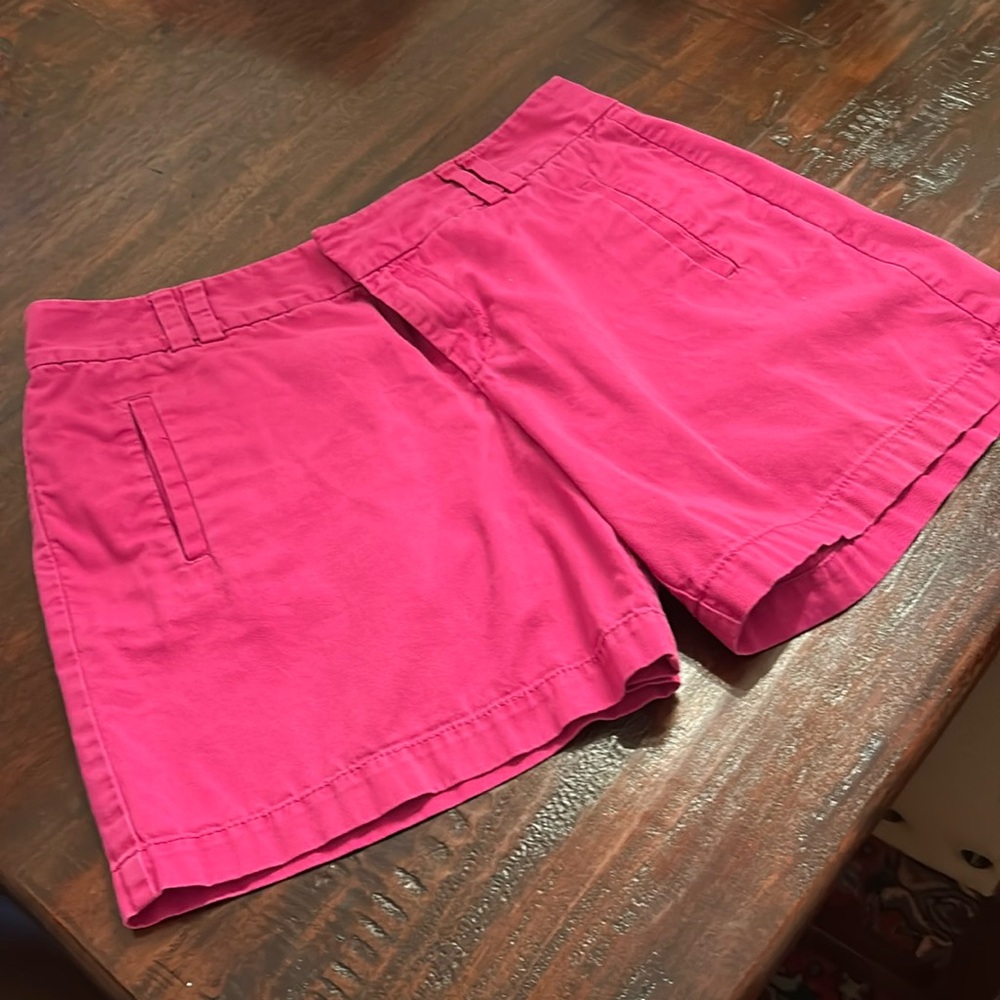 Ann Taylor shoerts. Pockets in front and back. Belt loops to elevate the look.